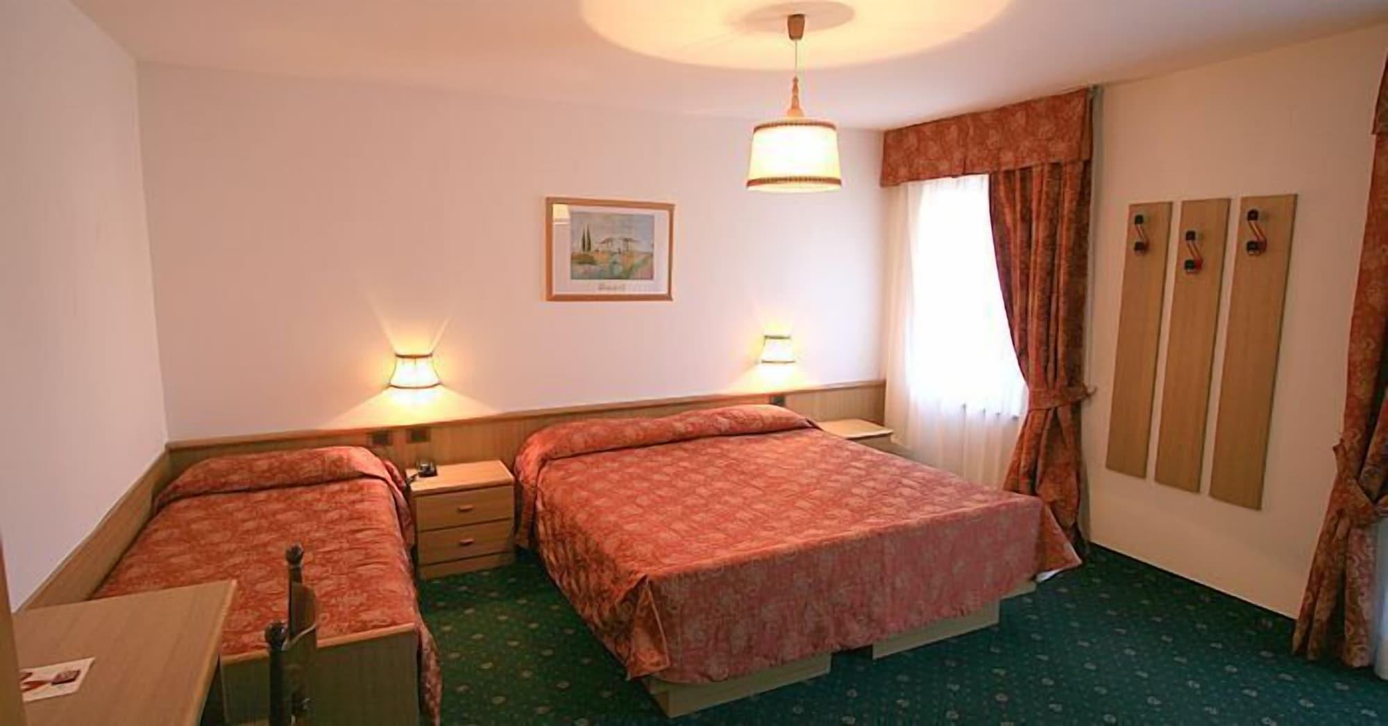 Hotel Arnika بوتسا دي فاسّا المظهر الخارجي الصورة